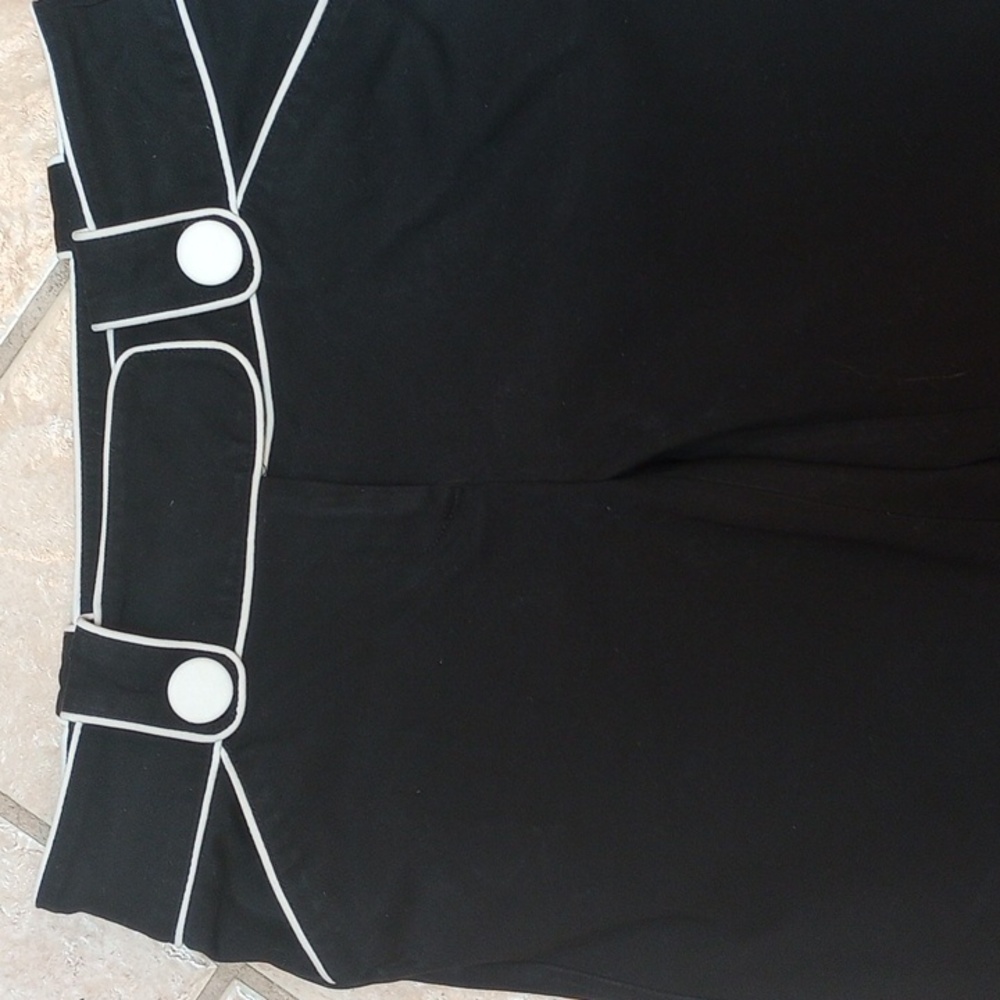 INC Black Capris with White Trim - Picture 7 of 10